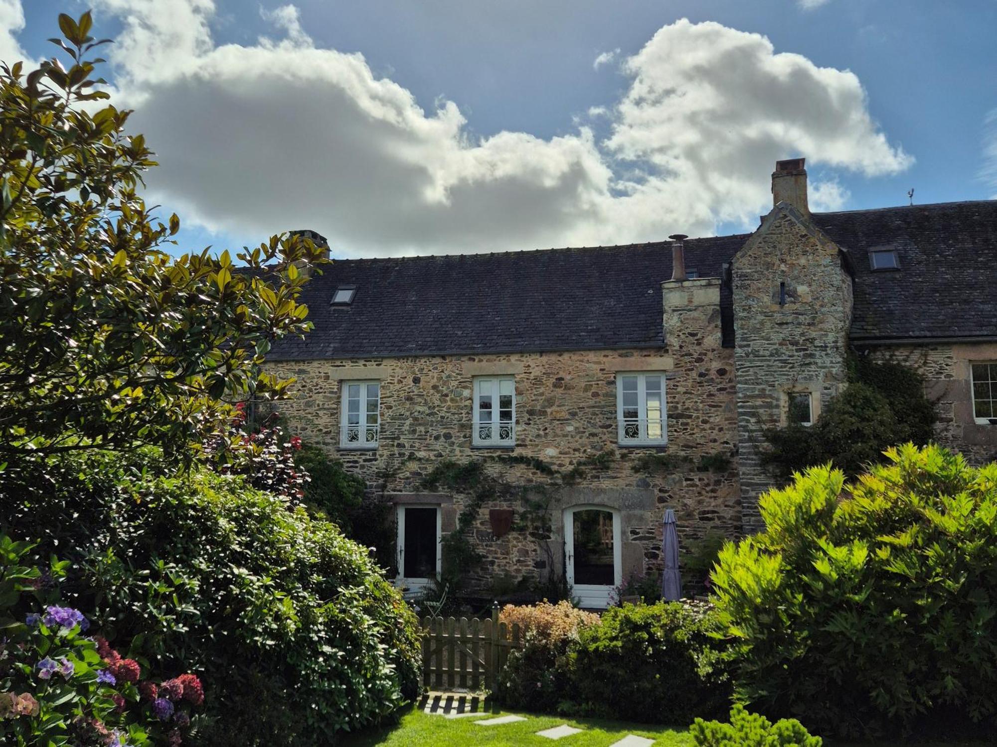 Gite De Charme Au Manoir Du Plessis-Quinquis Sainte-Seve Экстерьер фото